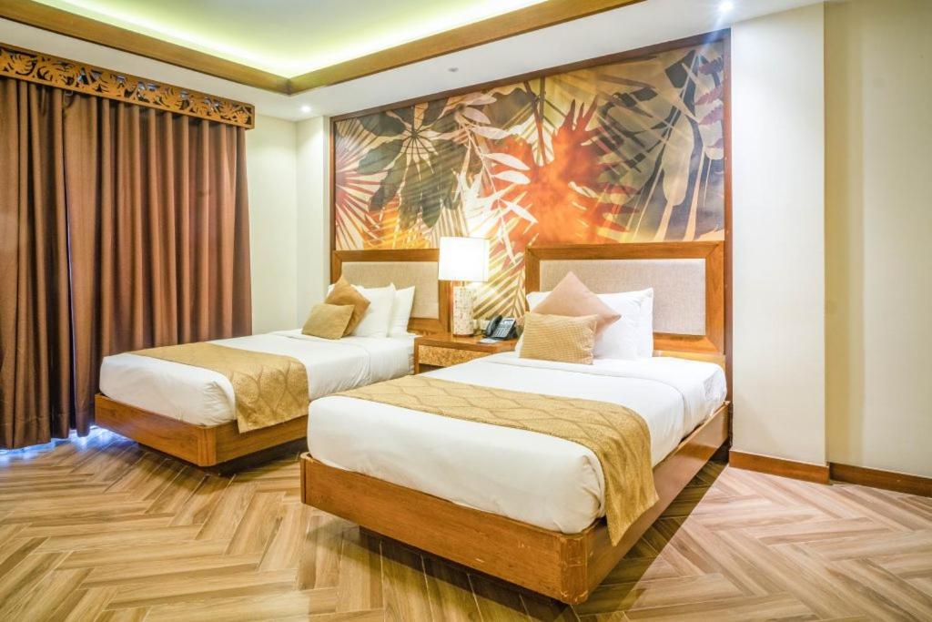 La Jolla Luxury Beach Resort Bagac Esterno foto