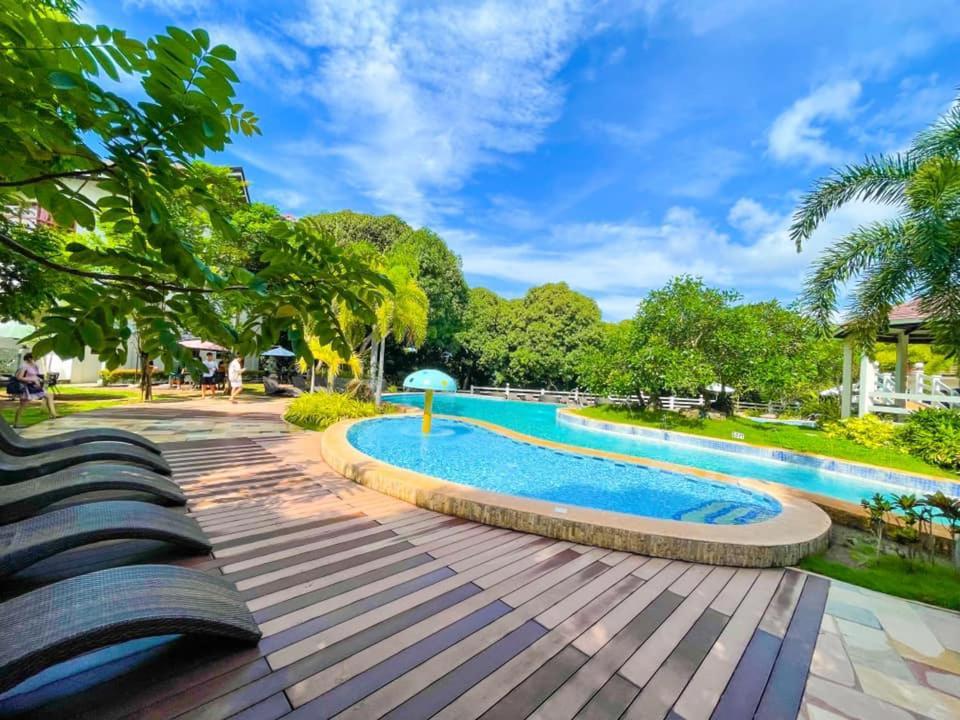 La Jolla Luxury Beach Resort Bagac Esterno foto