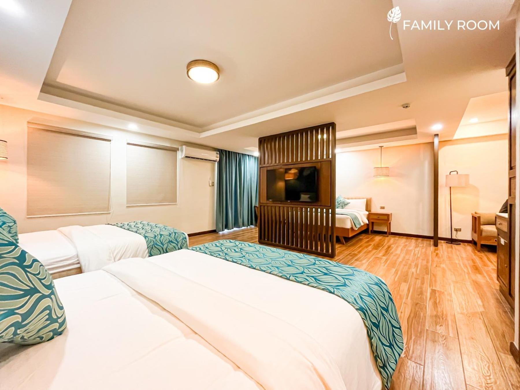 La Jolla Luxury Beach Resort Bagac Esterno foto